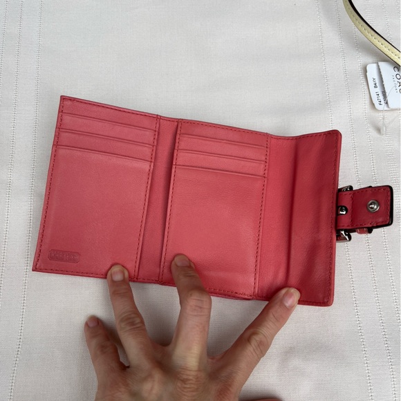 Vintage Coach Soho Wallet with Buckle in Pink Leather - Picture 8 of 15